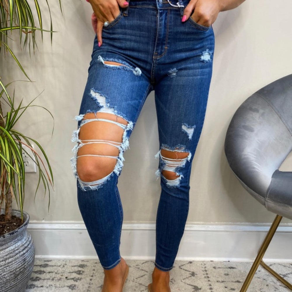 NWT Cello Distressed Jeans